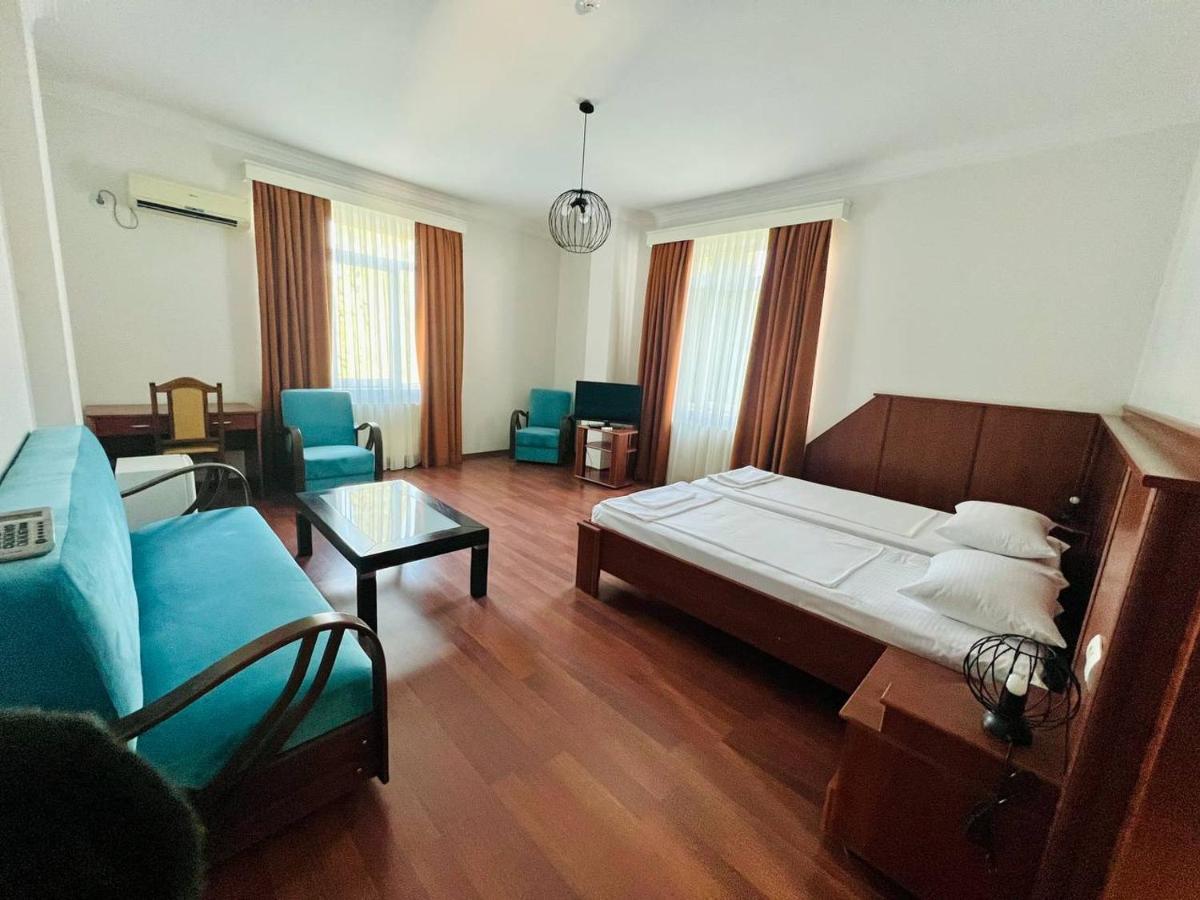 Hotel Aristocrat Tiflis Exterior foto
